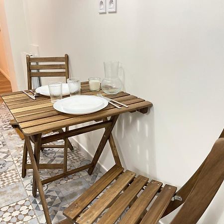 Wallis Yourhosthelper رانس المظهر الخارجي الصورة