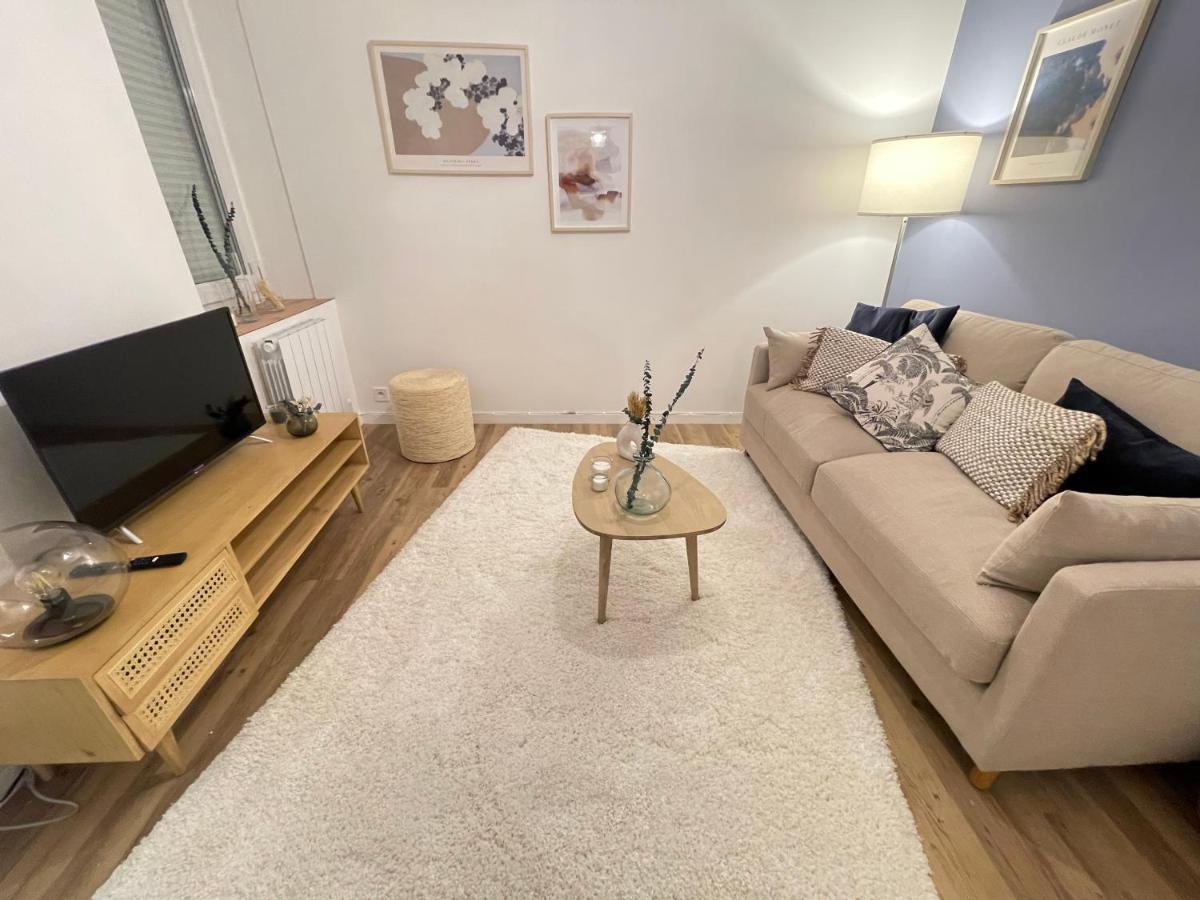 Wallis Yourhosthelper رانس المظهر الخارجي الصورة